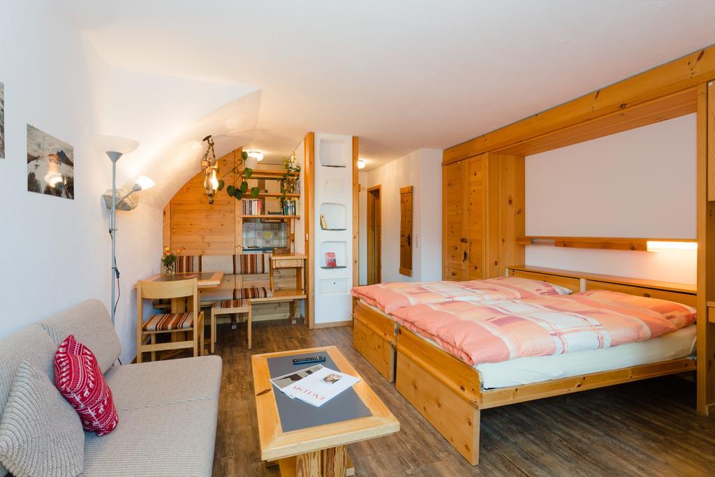 Hotel B&B Susom Surlej シルヴァプラーナ エクステリア 写真